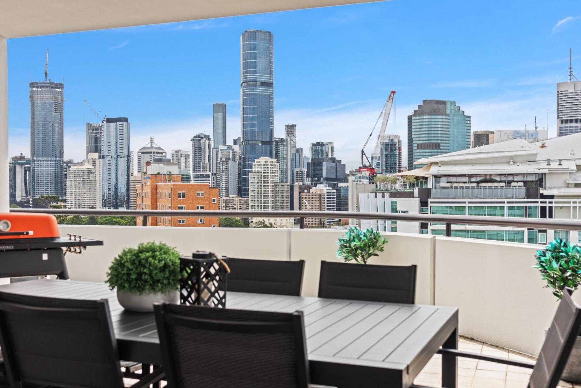 Lavish 3-Bed With Wraparound Balcony And Pool Apartment Brisbane Exterior foto