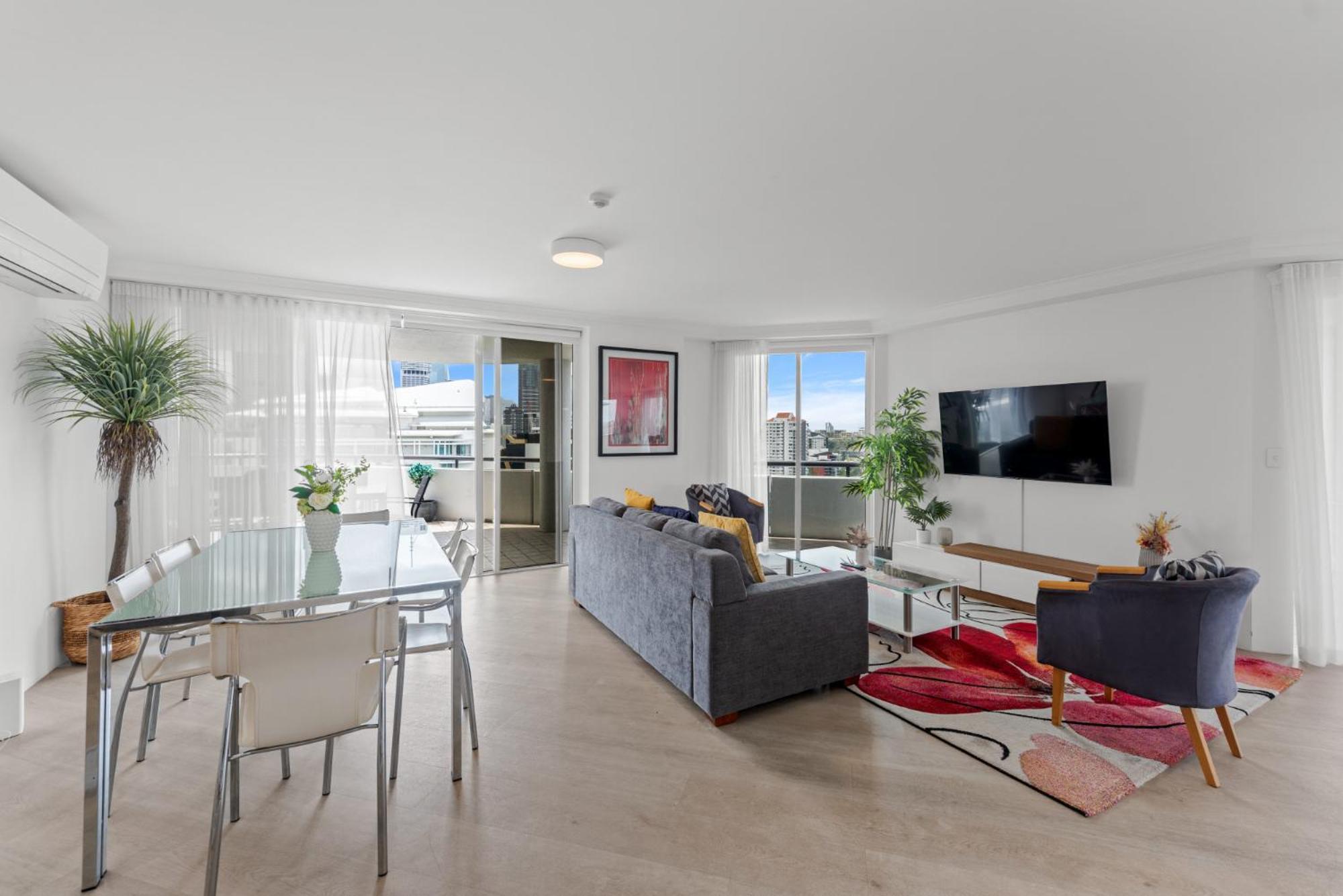Lavish 3-Bed With Wraparound Balcony And Pool Apartment Brisbane Exterior foto